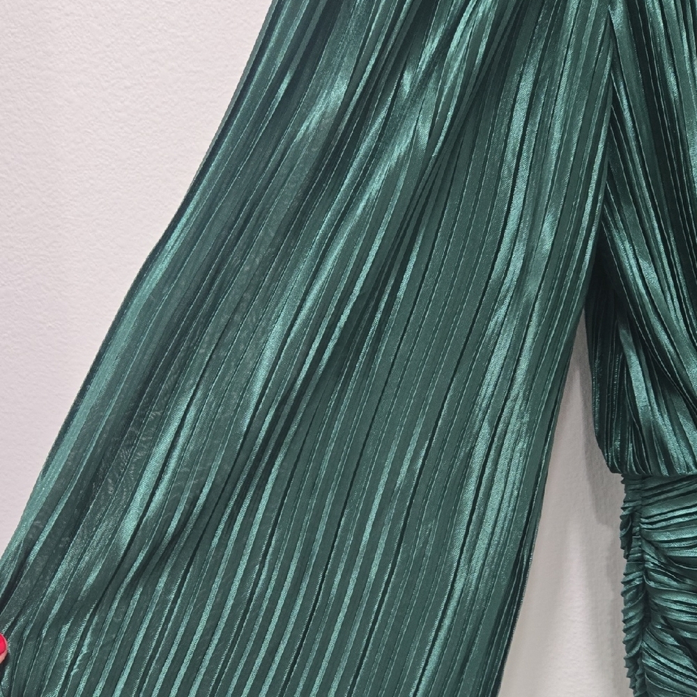 Chic Forest Green Pleated Blouse - image 3